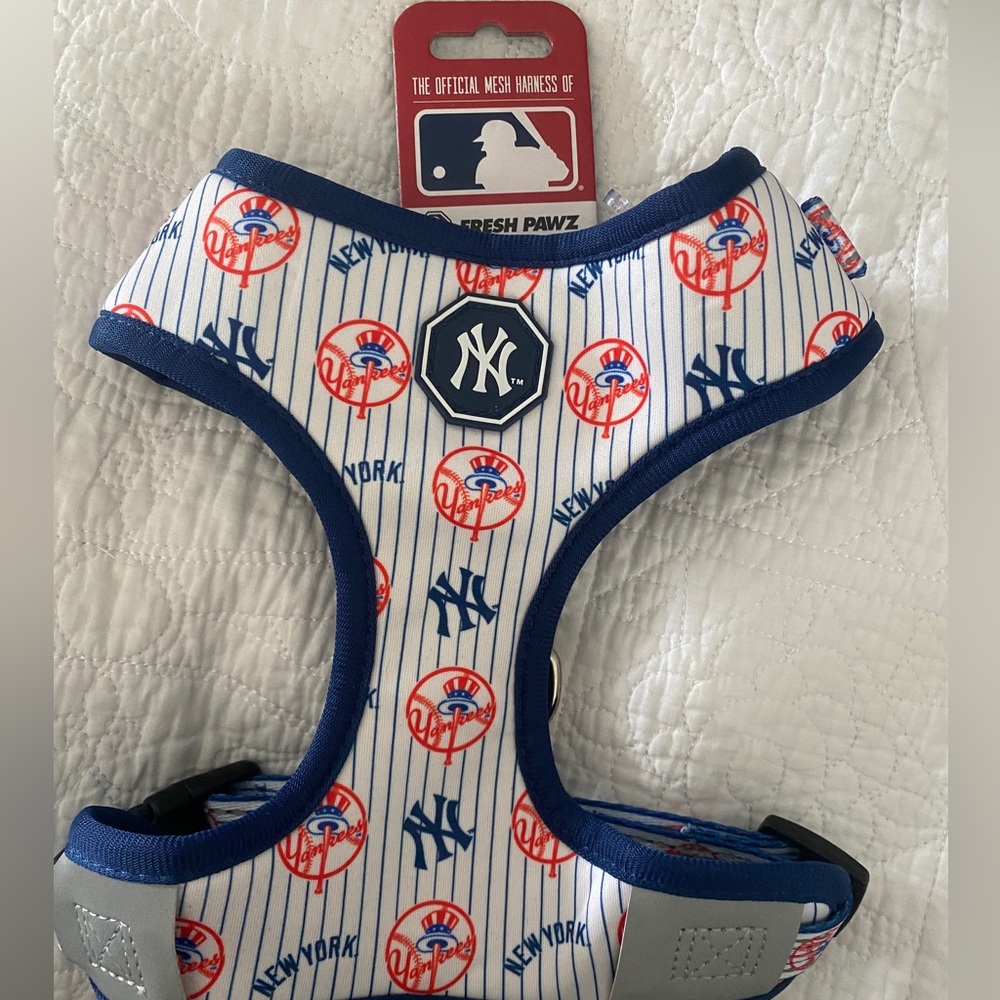Fresh Pawz New York Yankees DogHarness size small